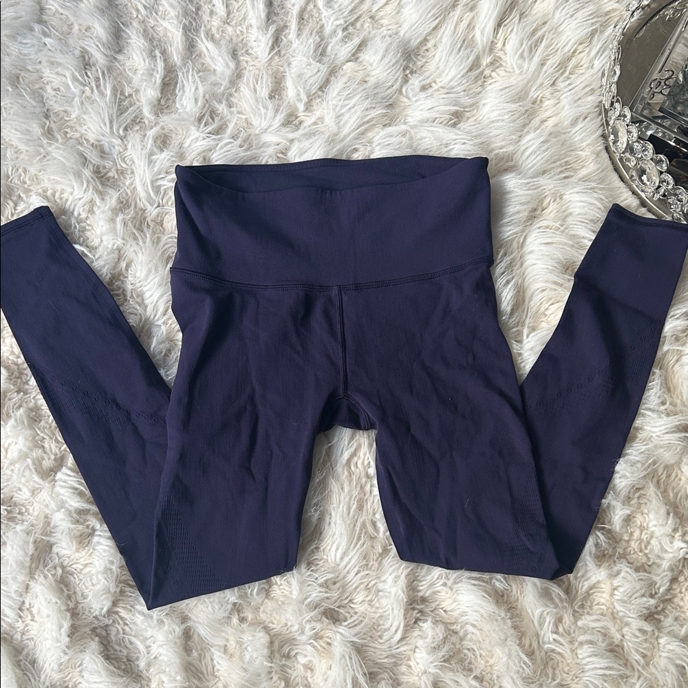 Lululemon Women’s size 6 Navy Leggings with Detail